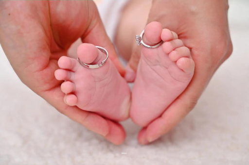 代怀生子好找吗几个月宝宝可以枕枕头