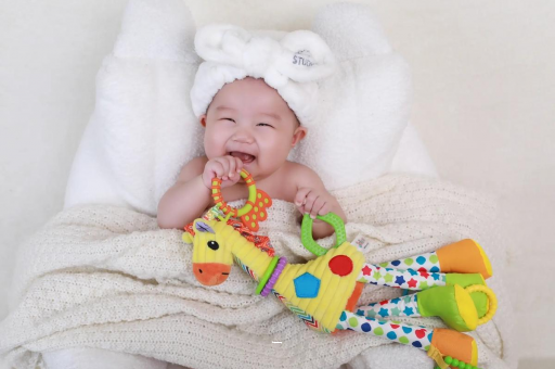 代怀生子好找吗三个月宝宝正确抱姿